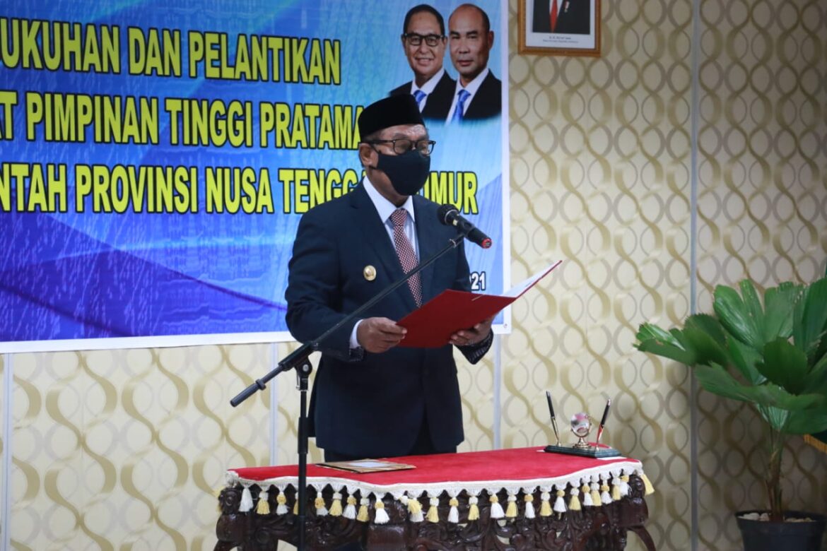 Wagub NTT Lantik Pejabat Lingkup Pemprov di Penghujung 2021