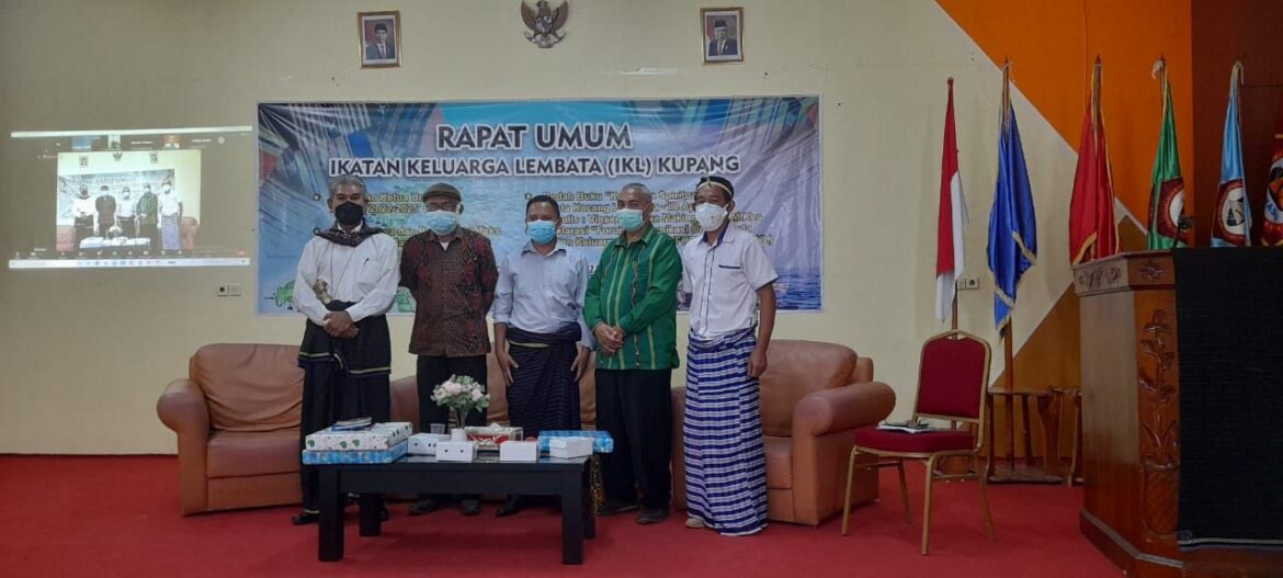 Vinsen Making Donasikan Buku Untuk Kepentingan Mahasiswa Ile Ape – Lembata