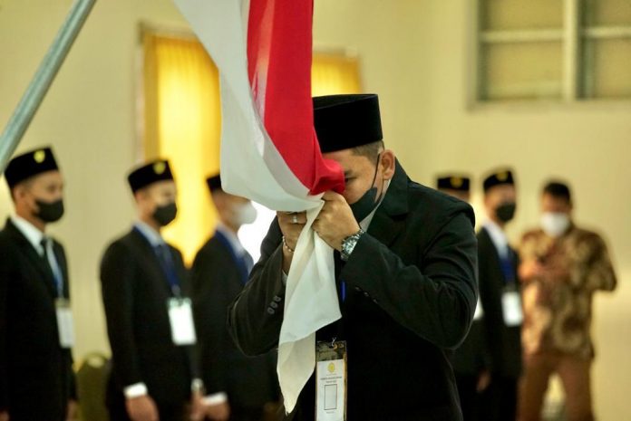 Penciuman Bendera Merah Putih Warnai Suasana Pengukuhan Peserta Magang ke Jepang