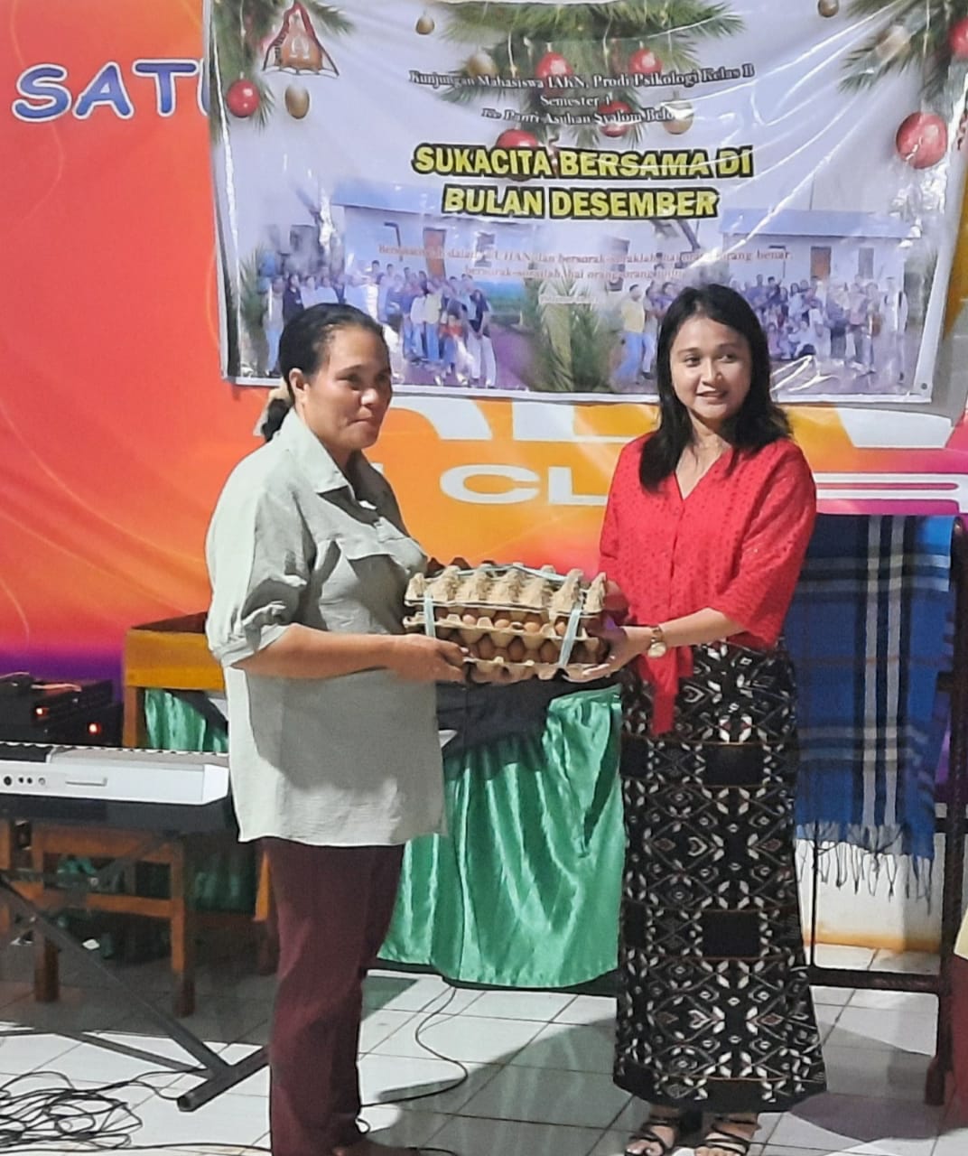 Dosen dan Mahasiswa IAKN Berbagi Kasih Dengan Anak Panti Asuhan Syalom Kupang