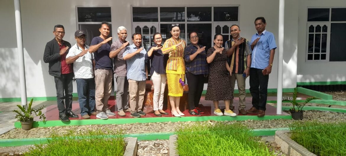 Bunda Julie Dorong HKTI NTT Kembangkan Demplot Berbasis Organik