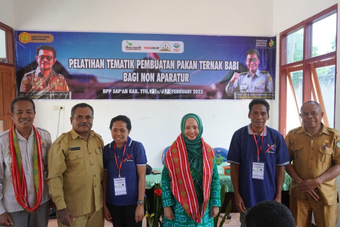 Kementerian Pertanian Gelar Pelatihan Tematik Pembuatan Pakan Ternak Babi di TTU