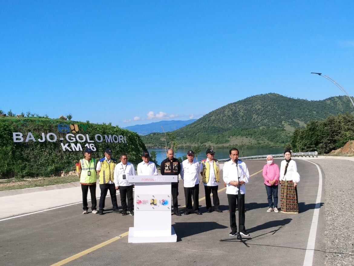 Jelang KTT ASEAN Summit 2023, Presiden Jokowi Resmikan Proyek Jalan Penghubung Labuan Bajo – Golo Mori