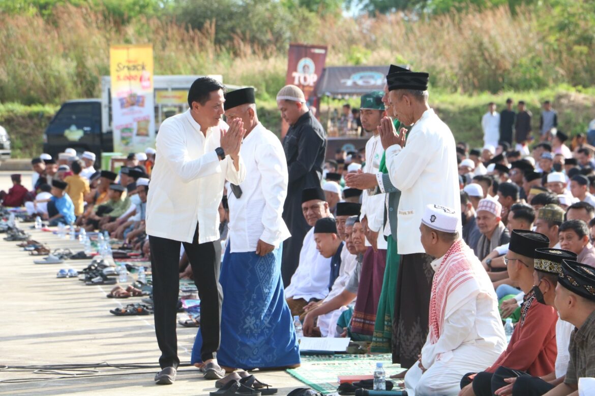 Danlanud El Tari Bangga Pemukulan Bedug Pawai Takbir Diawali di Depan Gereja Simbol Keharmonisan di NTT