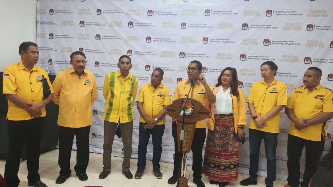 Daftarkan 64 Bacaleg di KPU NTT, Melki Lakalena Optimis Golkar Raih Kejayaan Kembali di 2024