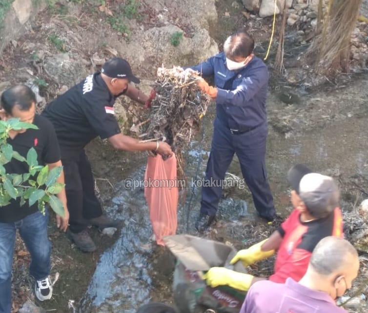 Wujudkan Kota Kupang Bebas Sampah, Penjabat Wali Kota Ikut Aksi Jumat Bersih