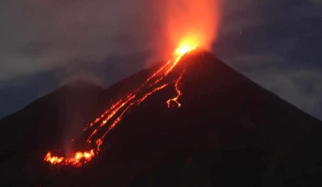 PVMBG Menaikkan Status Gunung Lewotobi Laki-Laki dari Siaga Menjadi Awas