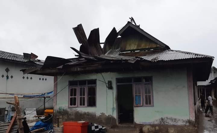 Puting Beliung Porak-porandakan Rumah Warga Kecamatan Pantar, Alor