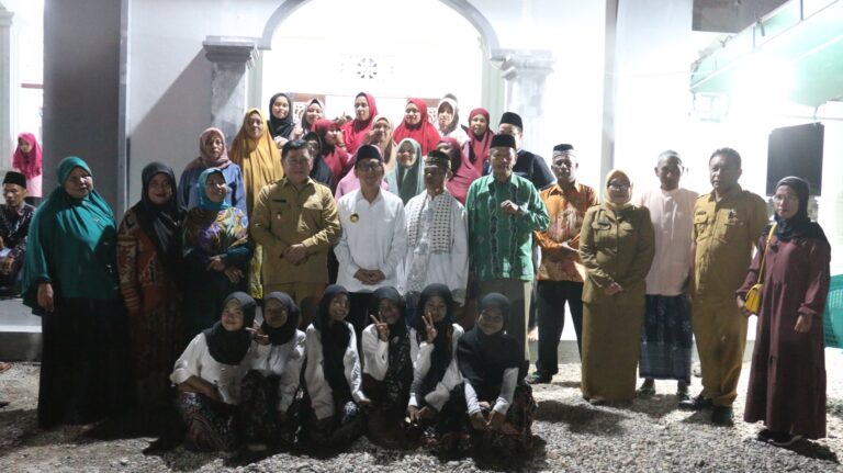 Pj. Gubernur NTT Bukber di Masjid Al Muhajirin Oeteta, Kabupaten Kupang