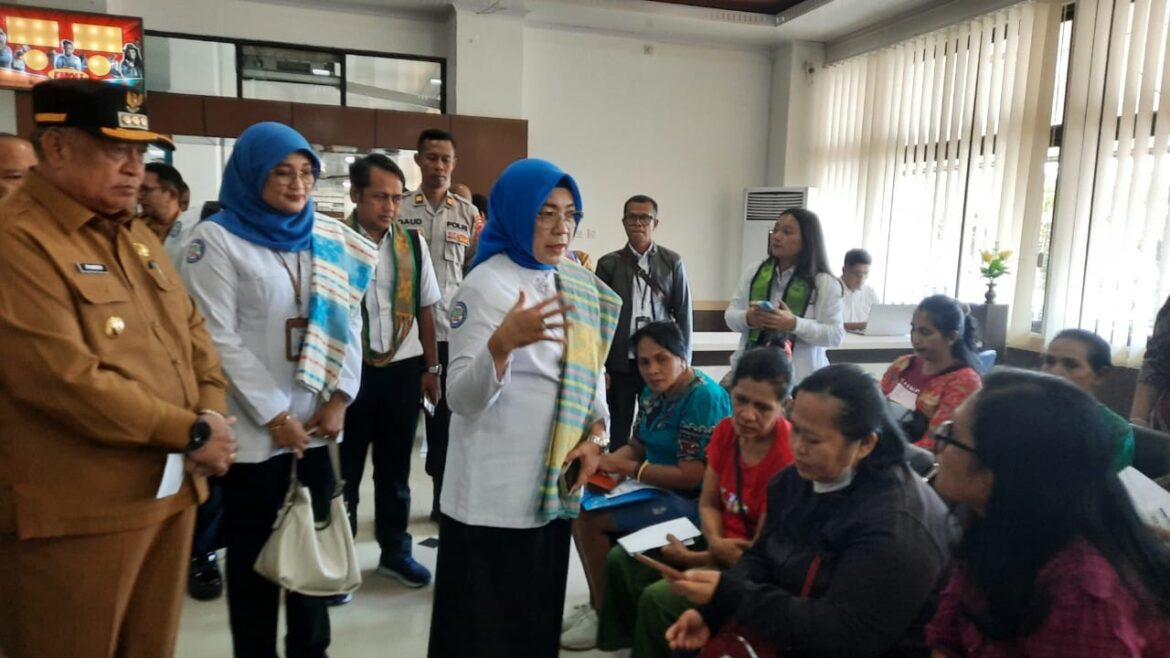 Direktur BPJSKes Edukasi Warga Kota Kupang Soal Aplikasi Mobile JKN